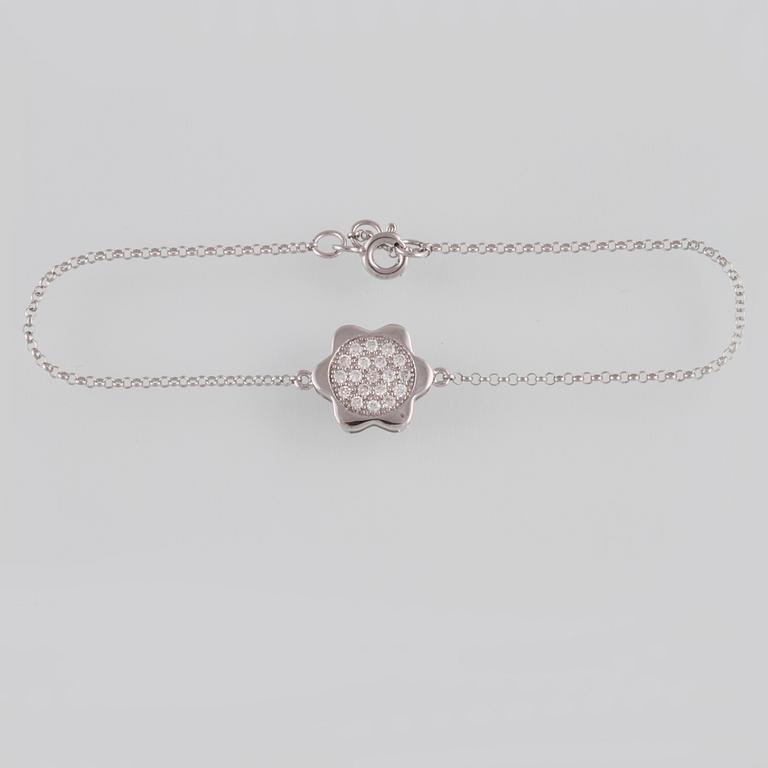 ARMBAND, 18K vitguld med briljantslipade diamanter ca 0.20 ct. Vikt 1,6 gram.