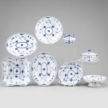 A dinner and coffee service from Royal Copenhagen, ca 100 pieces (third).