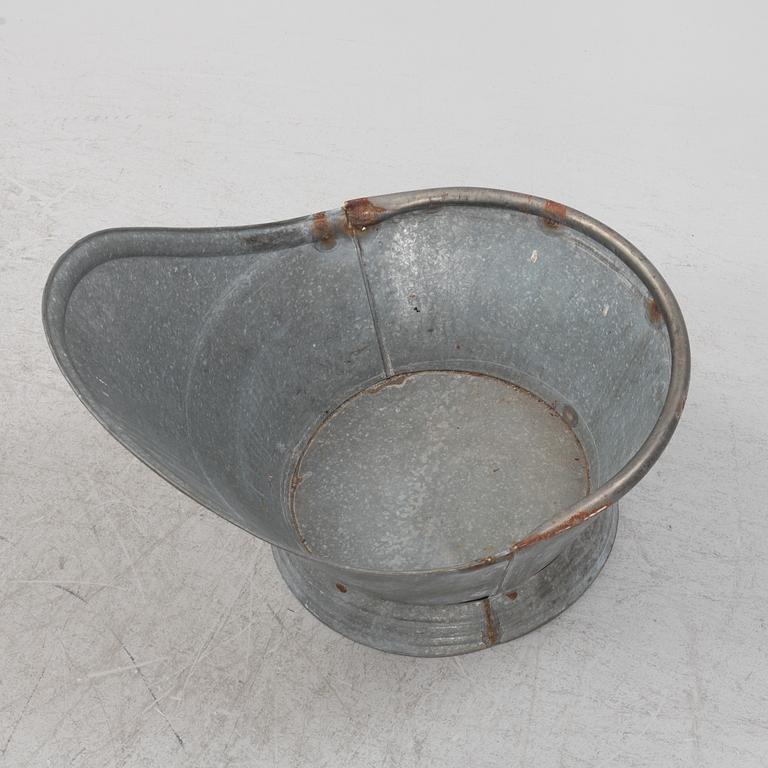 Bathtub, zinc, provenance Lars Norén.