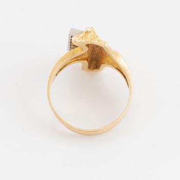 Björn Weckström, ring, "Da Capo", 18K gold with brilliant cut diamonds. Lapponia 1988.