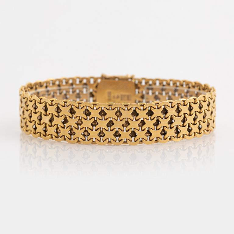 18K gold bracelet.