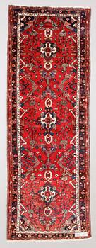 MATTA, orient, ca 315 x 110 cm.