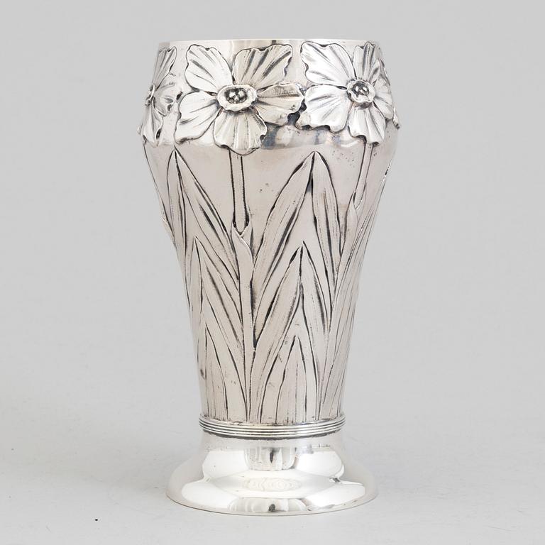 A Swedish Art Nouveau silver vase, maker's mark Emil O Möller, Malmö 1901.