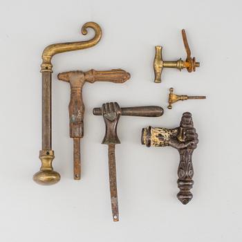 DÖRRHANDTAG, 6 st olika, brons, 1800-tal.