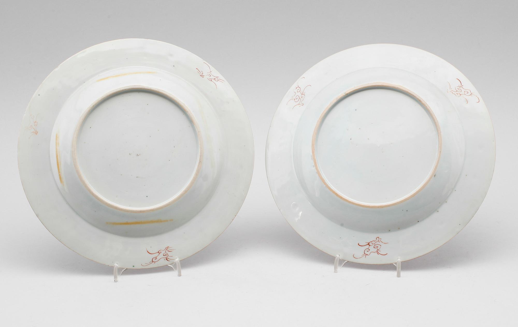 TALLRIKAR, 1 par, porslin, Kina, 1700-tal.