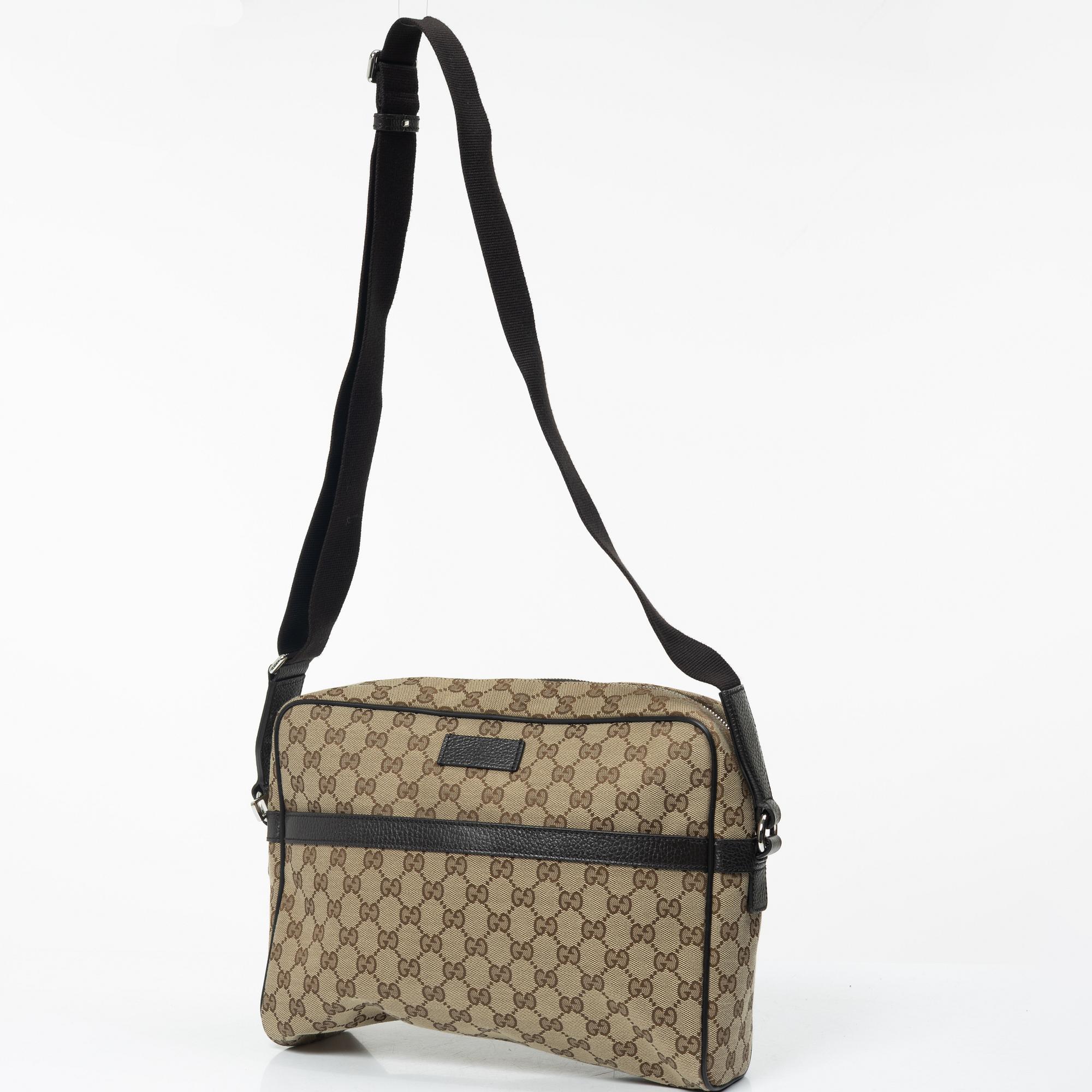 Gucci, bag, "Messenger bag" and toiletry bag.
