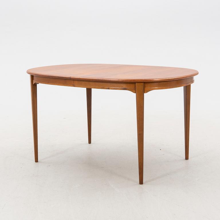 Svante Skogh, a 1960/70s walnut "Vindö" dining table.