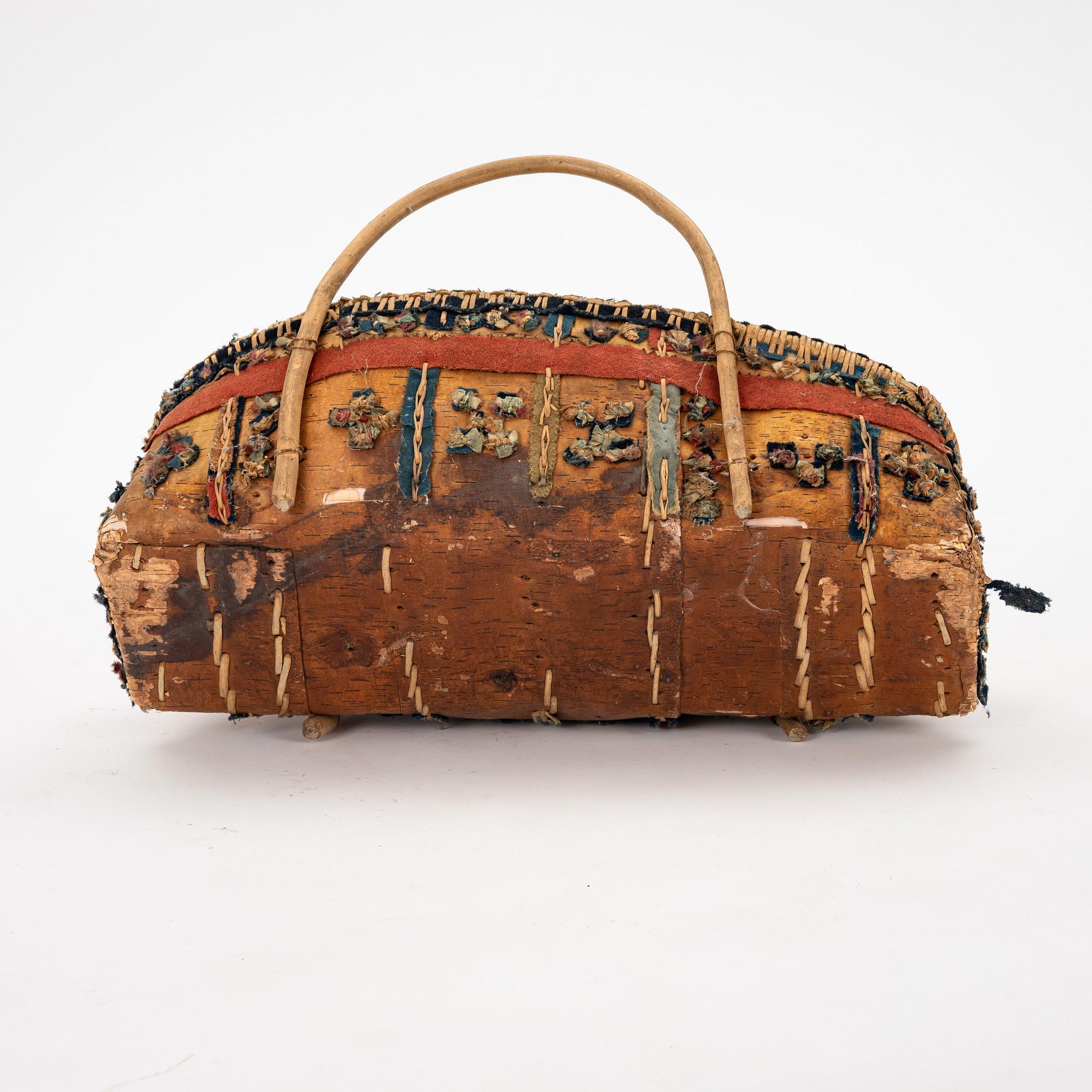 A Swedish folk art baptistal basket, Dalarna, late 19th century.