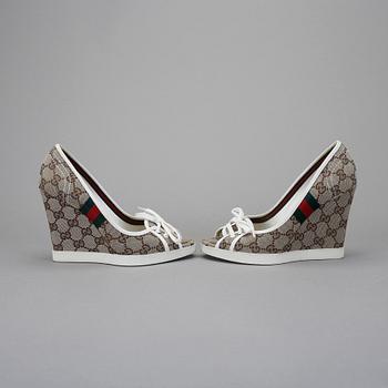 SKOR, Gucci.