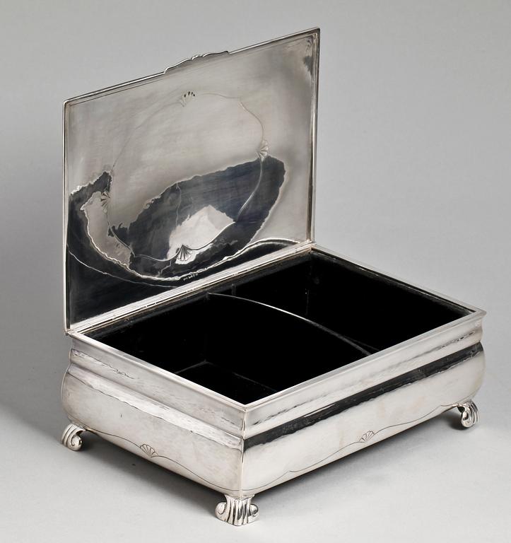CIGARRSKRIN, silver, GAB, Stockholm 1928. Totalvikt 1200 gram.