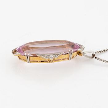 A pendant in 18K gold and platinum with a faceted kunzite.