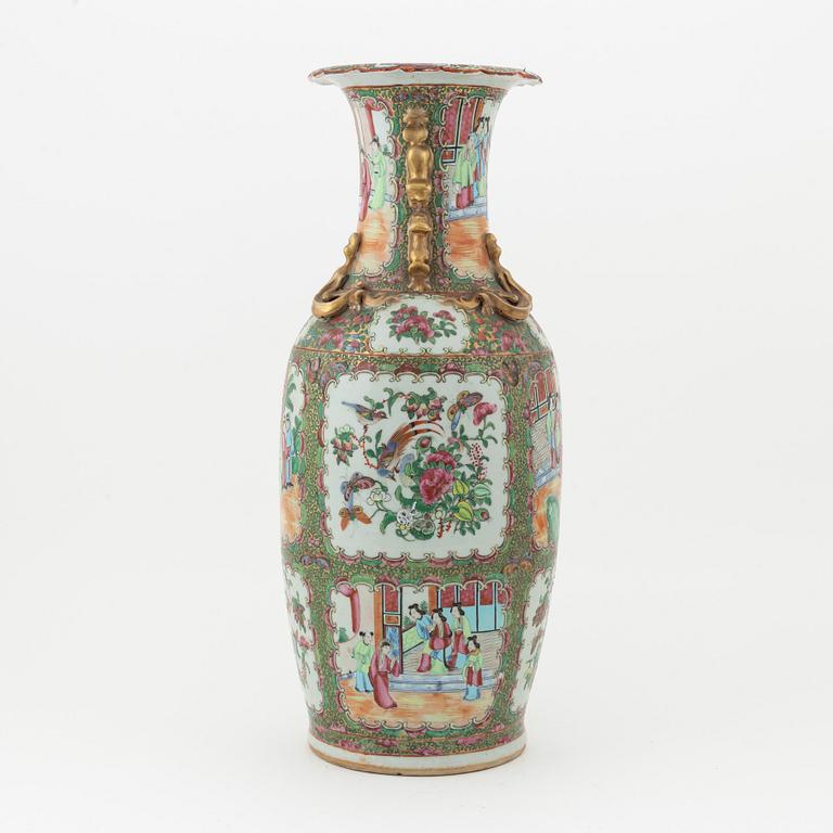 A large Canton famille rose vase, Qing dynasty, 19th Century.