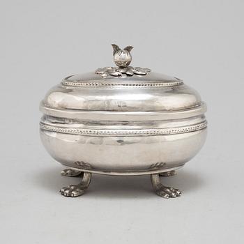 JN WOLLENBERG, a silver sugar-box, Nuremberg 1780-83.