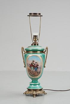 BORDSLAMPA, glas och metall, 1800-tal.