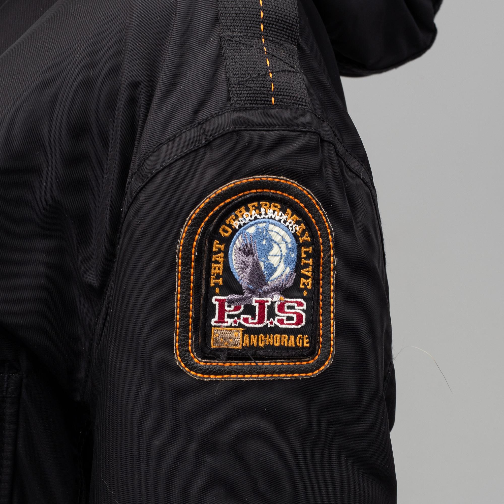 a Parajumpers W Kodiak parka, size XL.