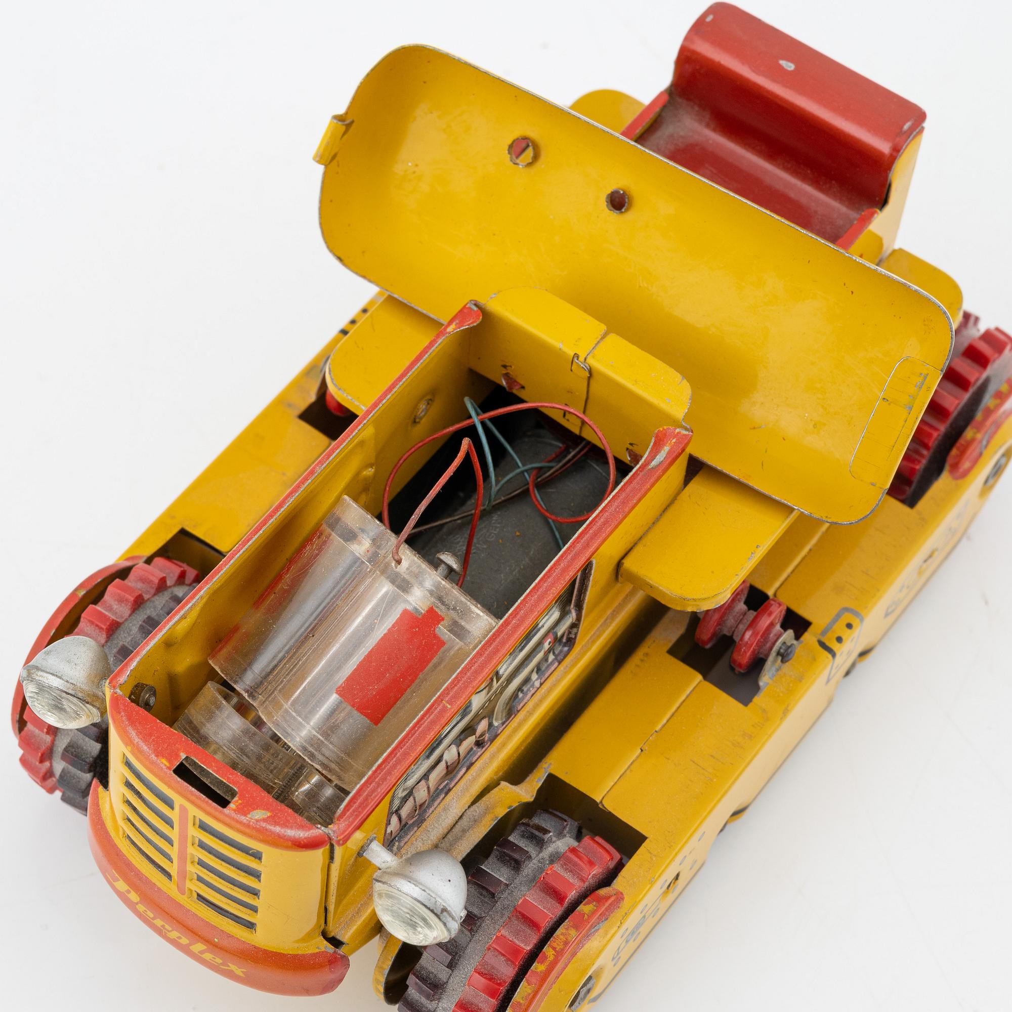Five tin toys, including Arnold and Gama, 20th Century.