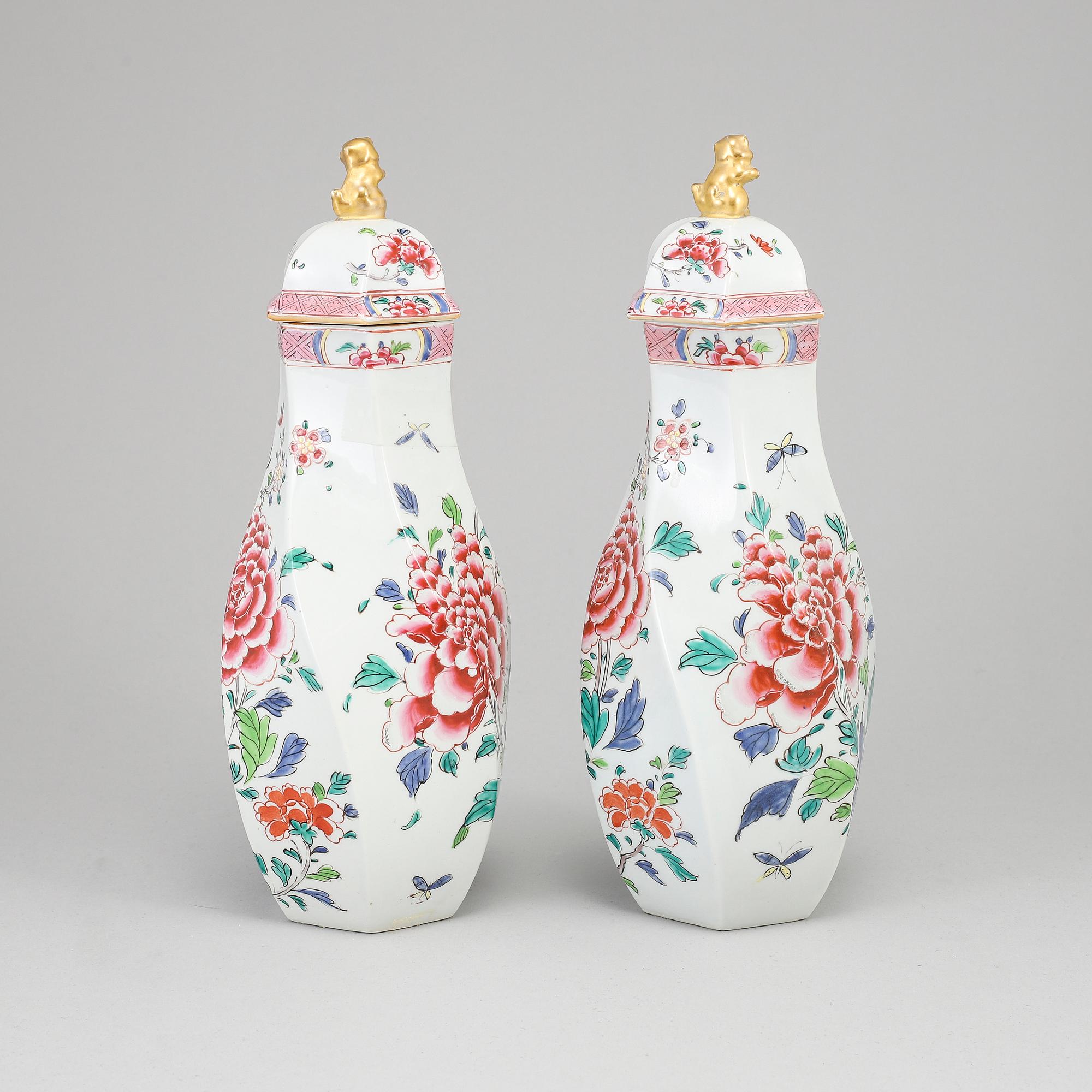A pair of Samson vases with cover, France, circa 1900.