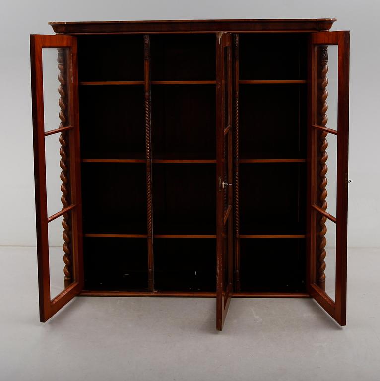 BOKSKÅP, omkring 1800-talets mitt.