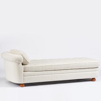 Josef Frank, a daybed model "Couch 775", Firma Svensk Tenn, 2021.