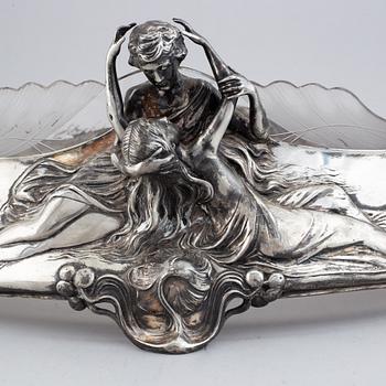 An Art Nouveau early 20th century silver plate jardinière.