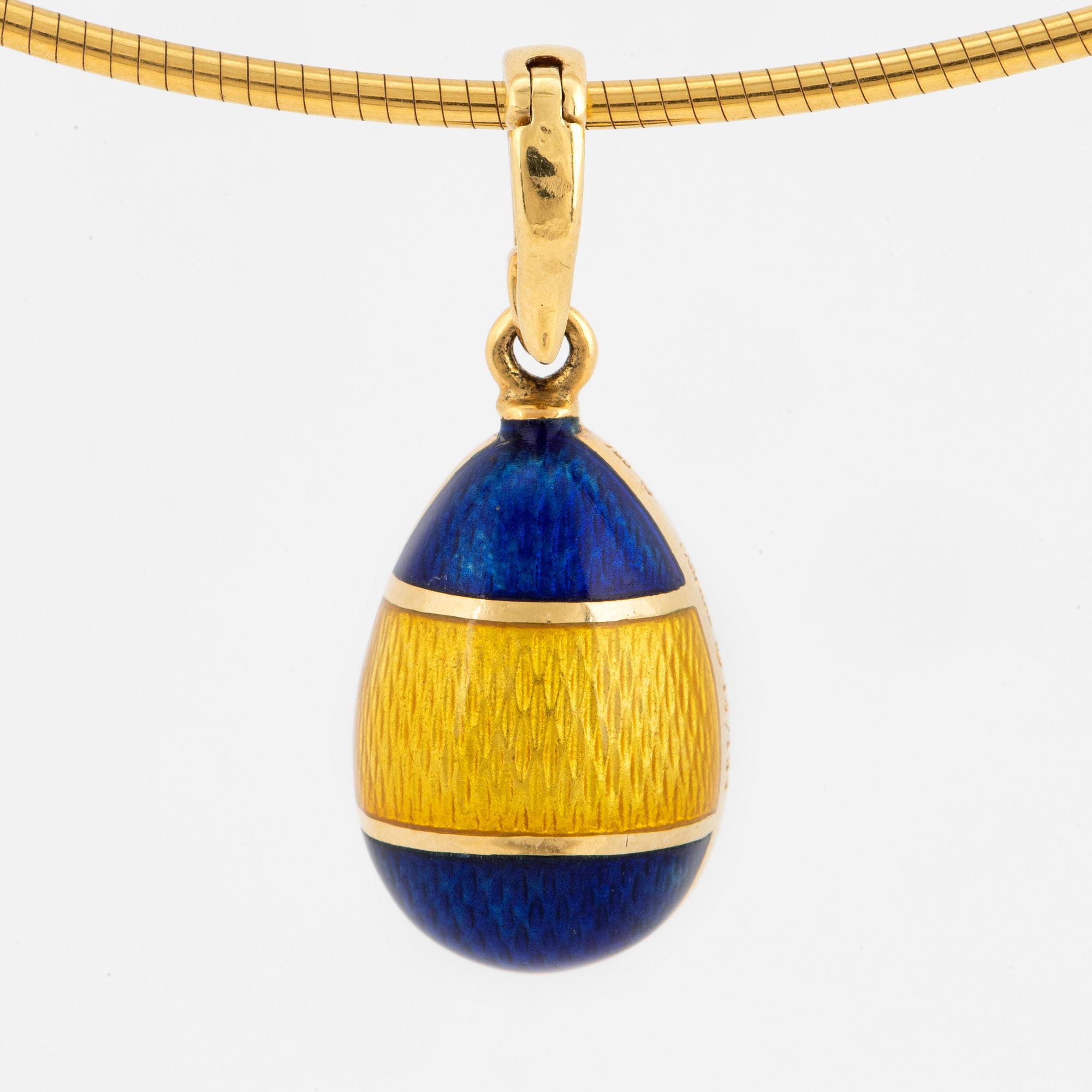 An 18K enamelled Fabergé pendant.