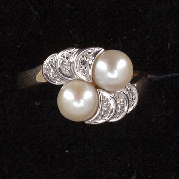 RING, guld 14K, pärlor samt diamanter tot. ca 0,05 ct. J.A Tarkiainen 1997. Tot. vikt ca 4 g.