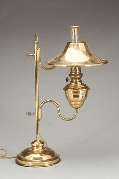 BORDSLAMPA, oljelampsmodell. 1900-tal.