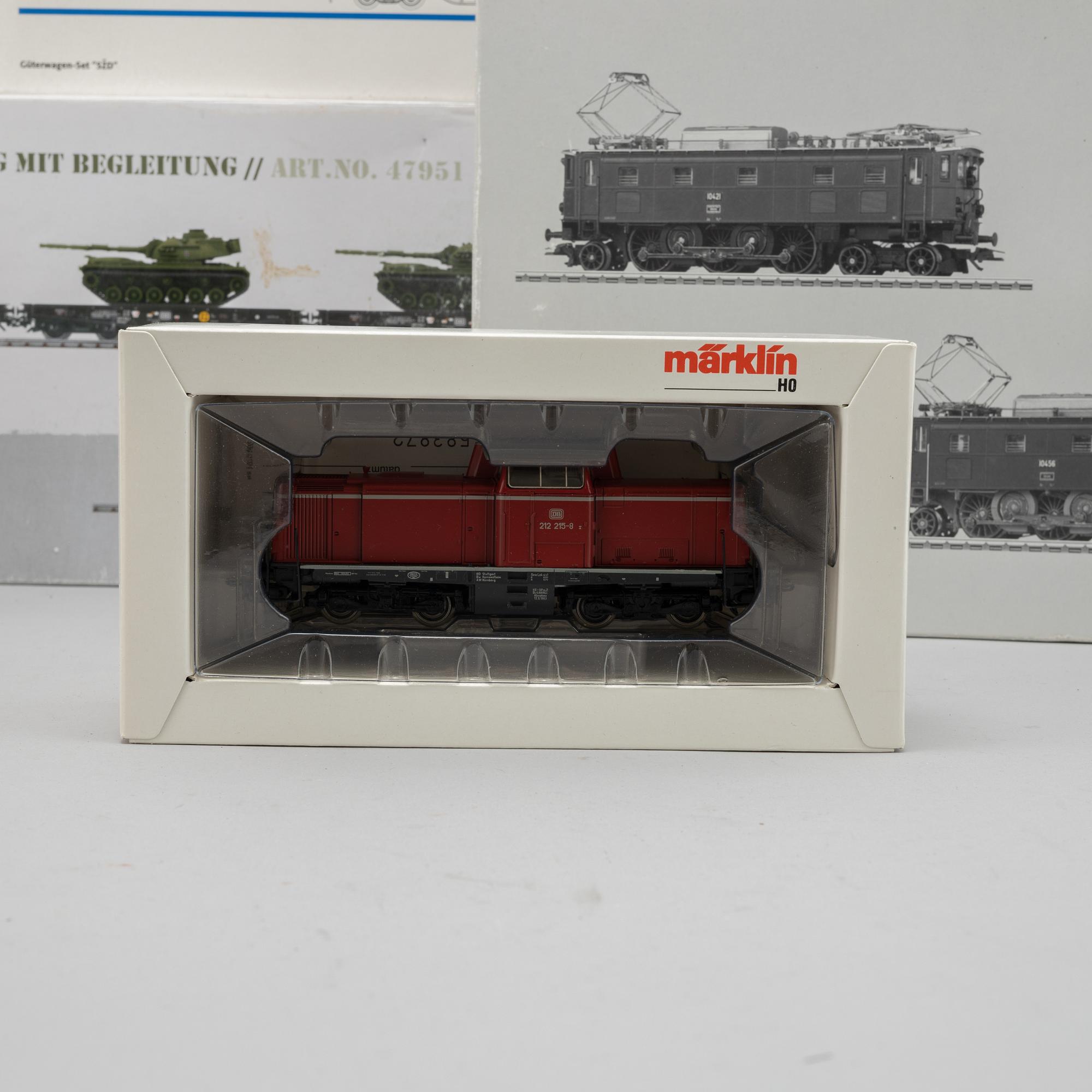 Märklin, engines and traincars, scale H0, in boxes.