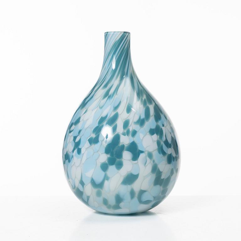 Ann Wåhlström, a glass vase.