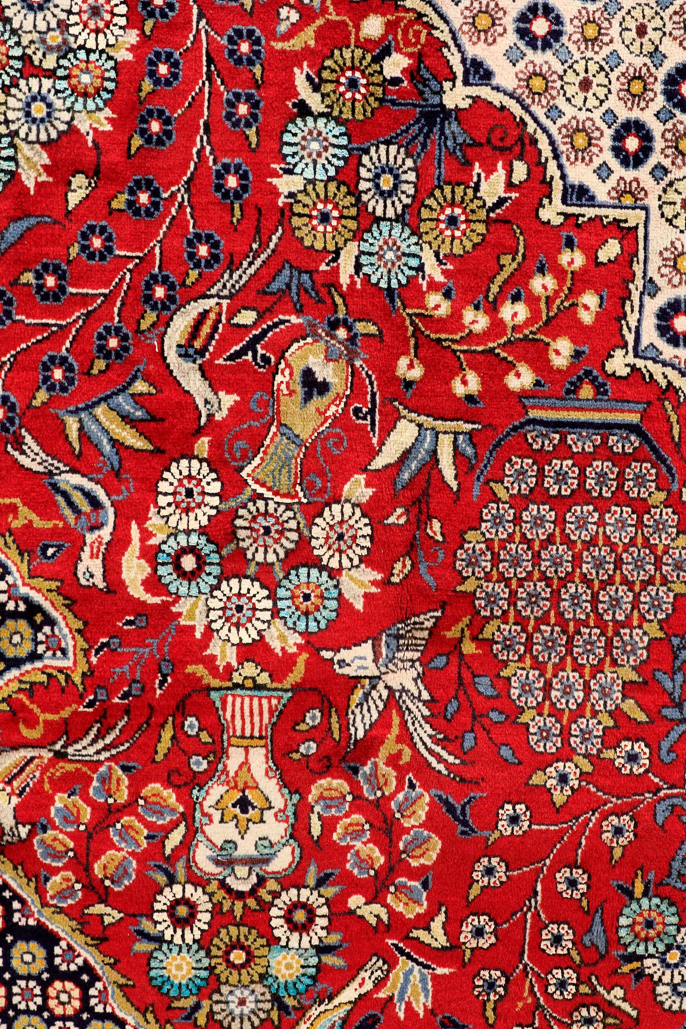MATTO, Figural Ghom part silk, ca 330 x 210.