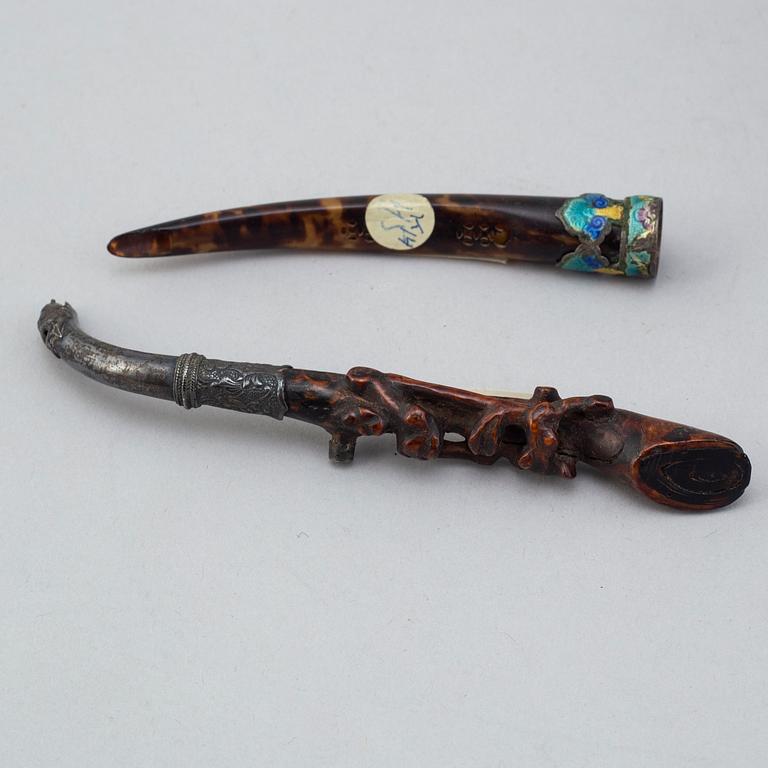 A group of Japanese and Chinese objects, circa 1900.