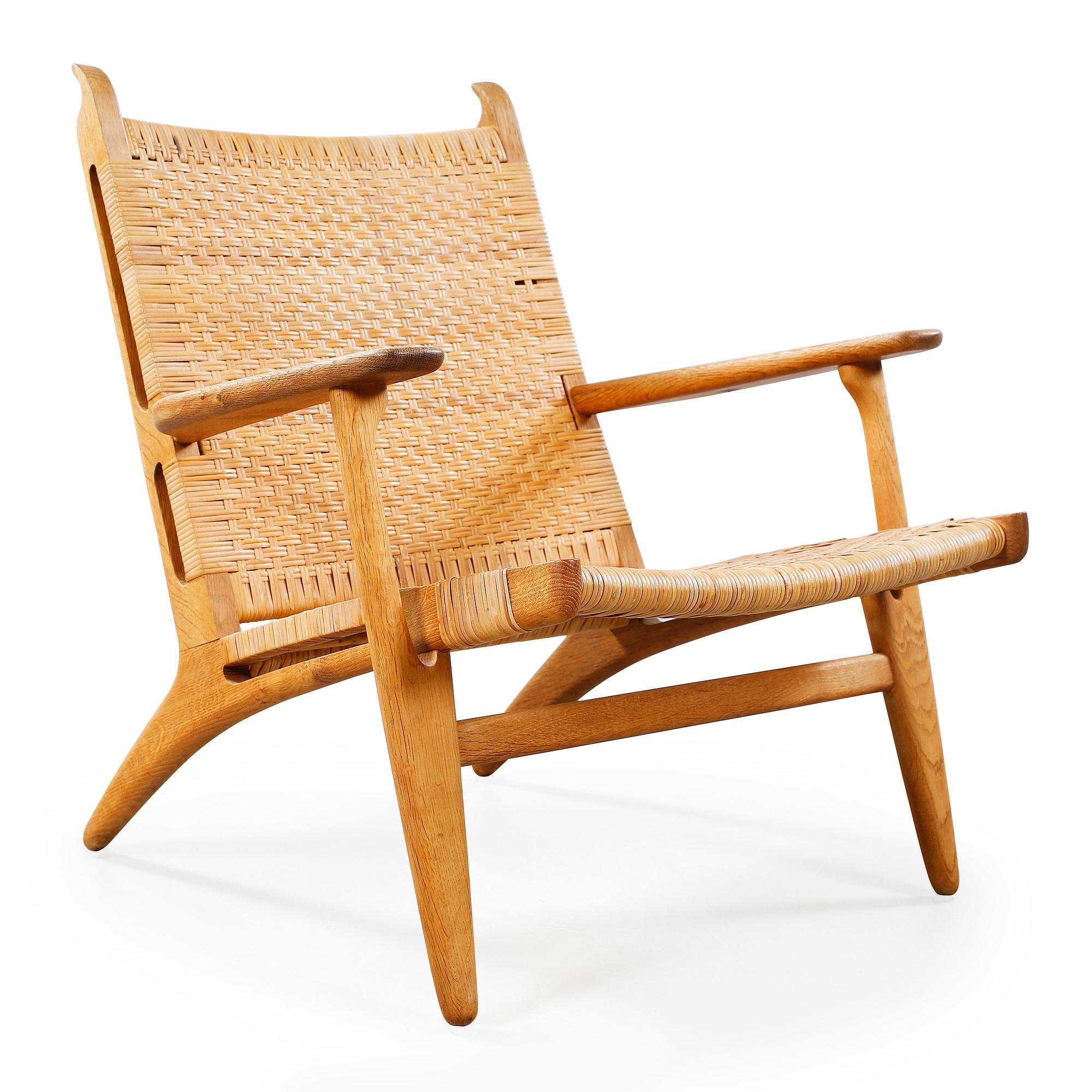 A CH-27 lounge chair, designed by Hans J Wegner for Carl Hansen & Son,