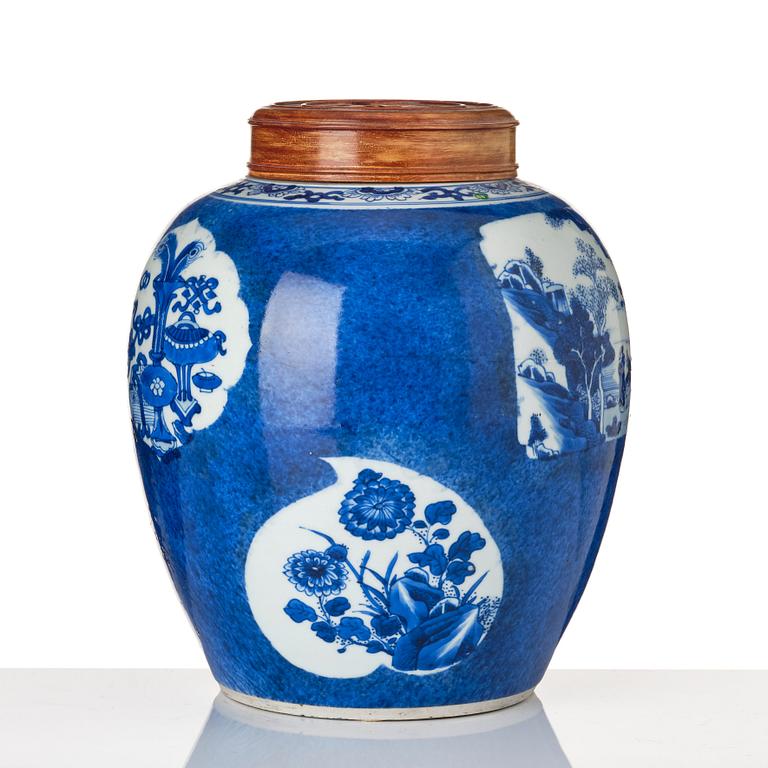 A blue and white jar, Qing dynasty, Kangxi (1662-1722).