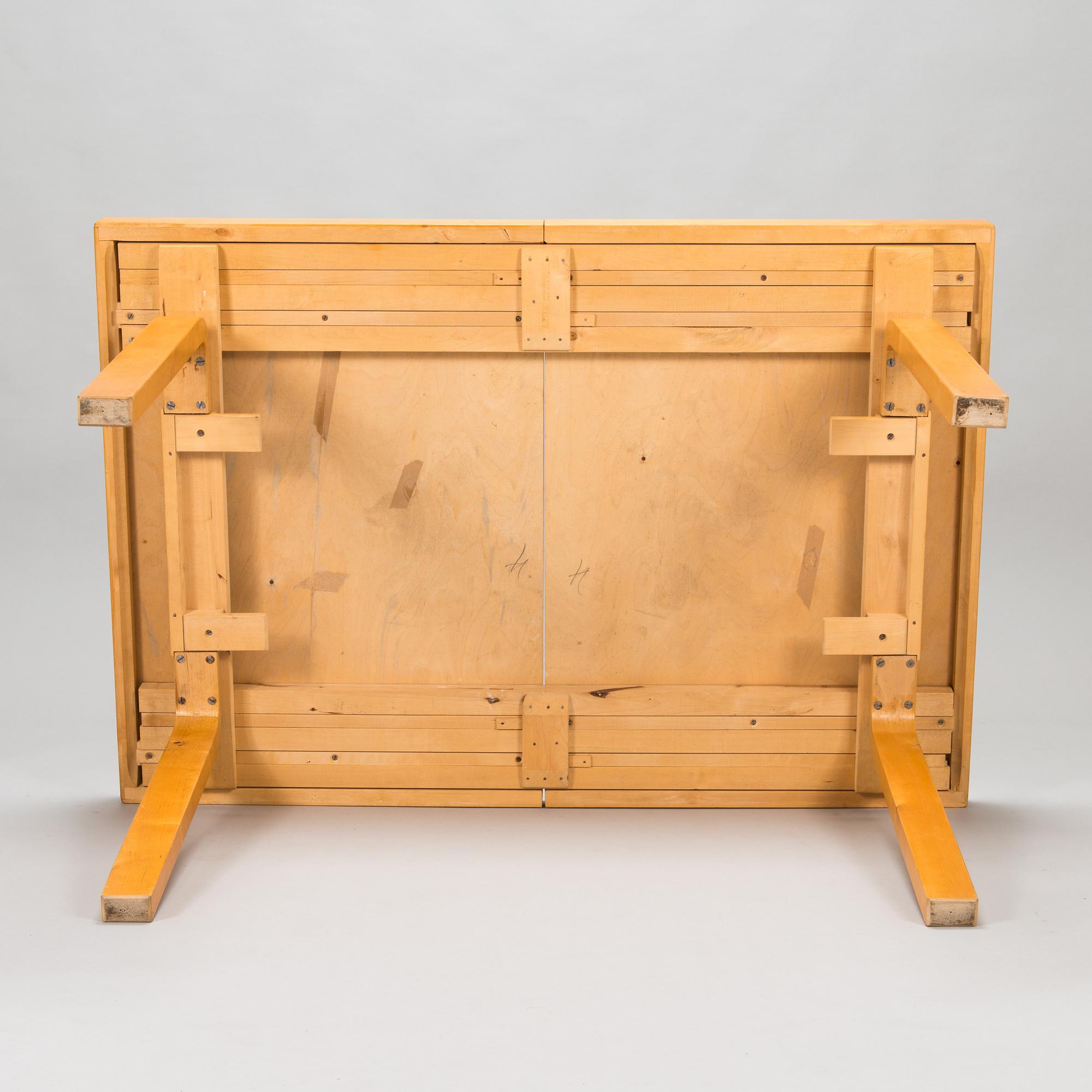 Alvar Aalto, ruokapöytä, malli 92, O.Y. Huonekalu- ja Rakennustyötehdas A.B. 1900-luvun puoliväli.