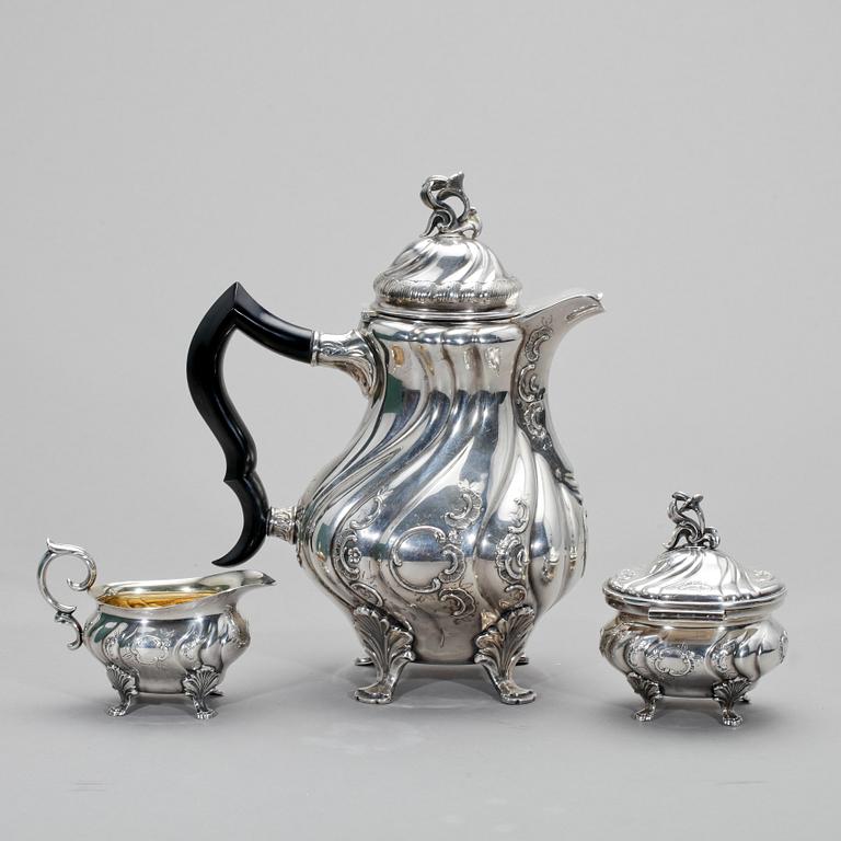 KAFFESERVIS, 3 delar, silver, rokokostil, CG Hallberg, Stockholm, 1958. Totalvikt 1056 gram.