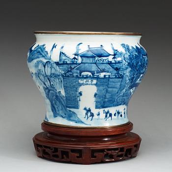 A blue and white flower pot, late Qing dynasty.