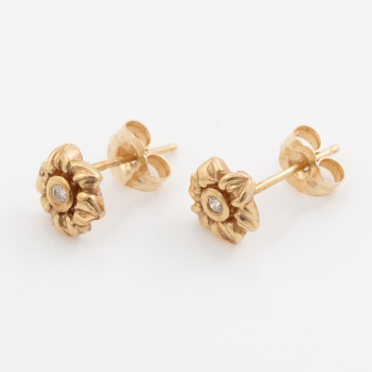 Earrings, 14K gold with small brilliant-cut diamonds.