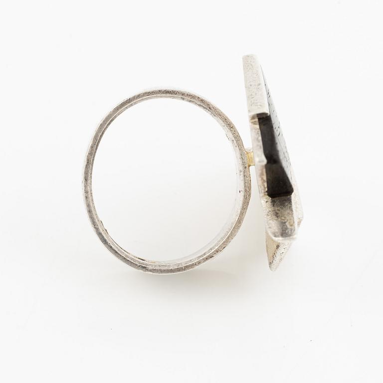 Zoltan Popovits, ring, silver and ebony, Lapponia.