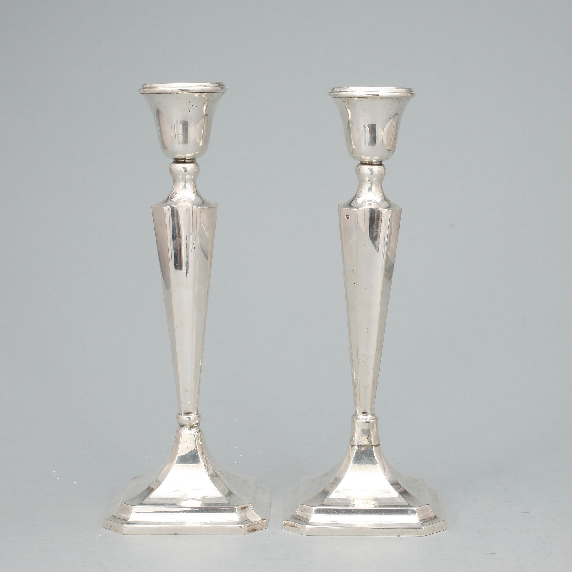 LJUSSTAKAR, ett par, silver, van Kempen, Nederländerna, 1925.