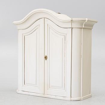 Hängskåp, Sverige, 1700-talets mitt, Rokoko.