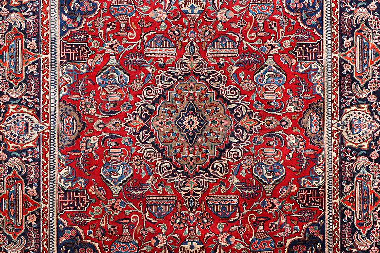A carpet, Kashan, ca 388 x 290 cm.