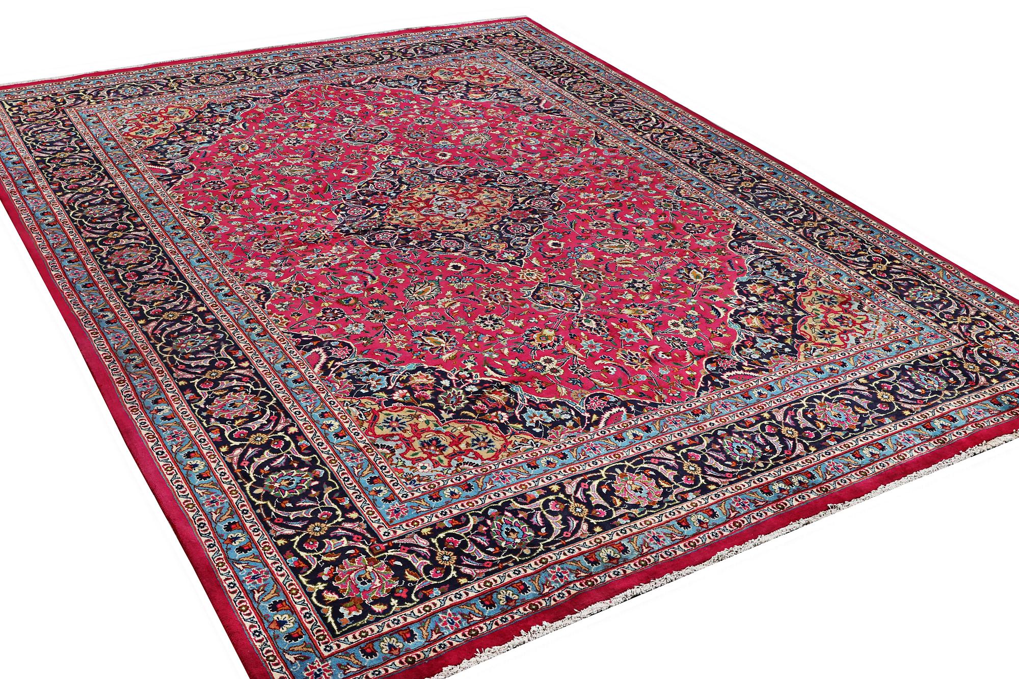 A carpet, Kashan, ca 390 x 300 cm.
