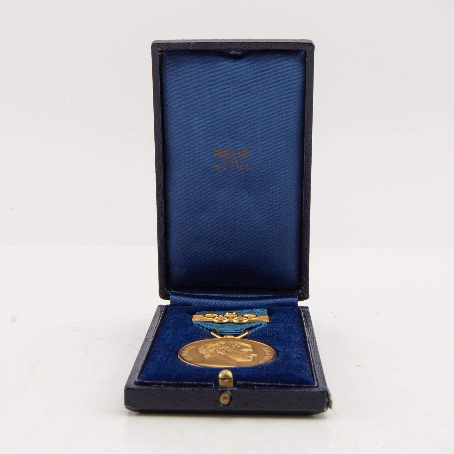 Athletic Valour Medal in 18K gold awarded to Francesco Gargano, Bertoni Milano Italy.