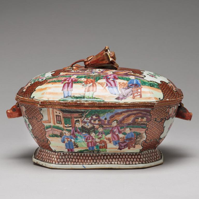 A famille rose tureen with cover and stand, Qing dynasty, Qianlong (1736-95).