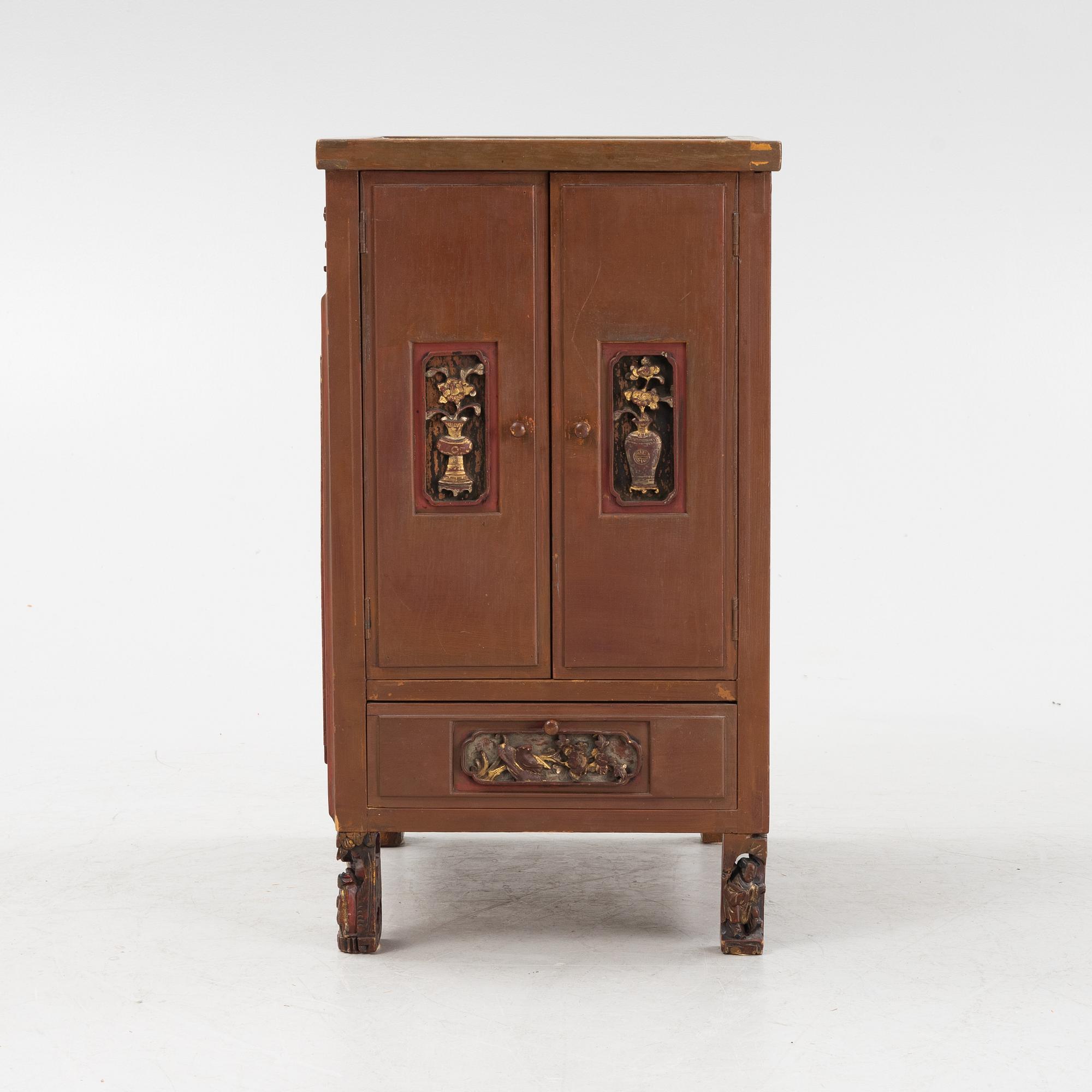 A Chinese cabinet, 20th Century.