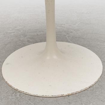 Eero Saarinen, a 'Tulip' coffee table, Knoll International or licensed manufactured by Nordiska Kompaniet, 1960s-70s.