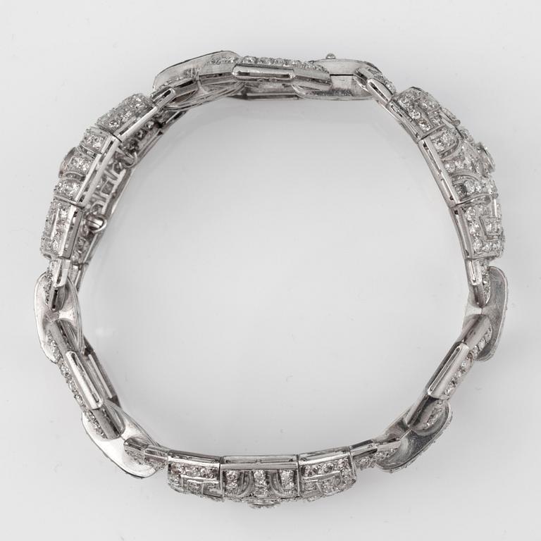 Art Déco, An Art Déco, old-cut diamond bracelet. Total carat weight circa 10.50 cts.