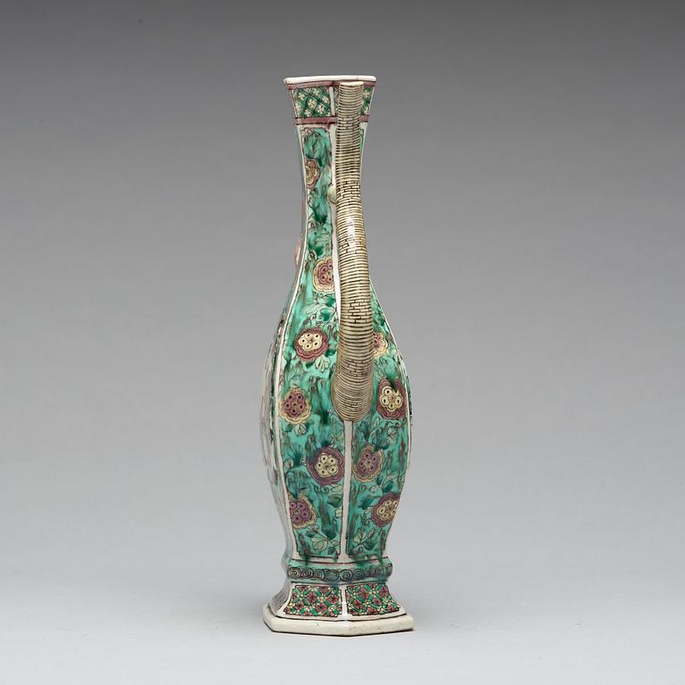 A famille verte bisquit ewer, Qing dynasty, Kangxi (1662-1722).