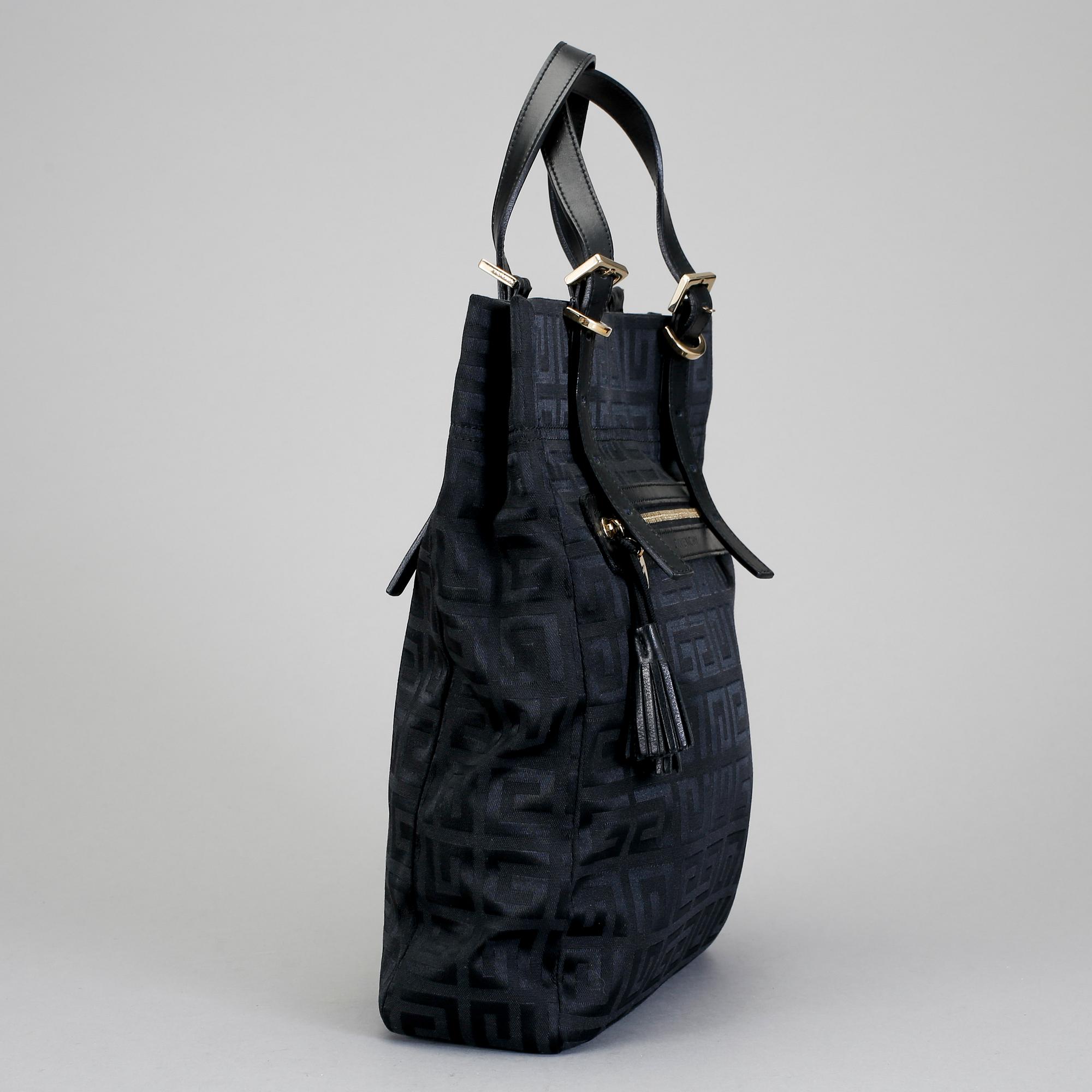 VÄSKA, Givenchy.