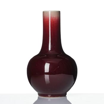 A flambé glazed vase, late Qing dynasty/early 20th century.